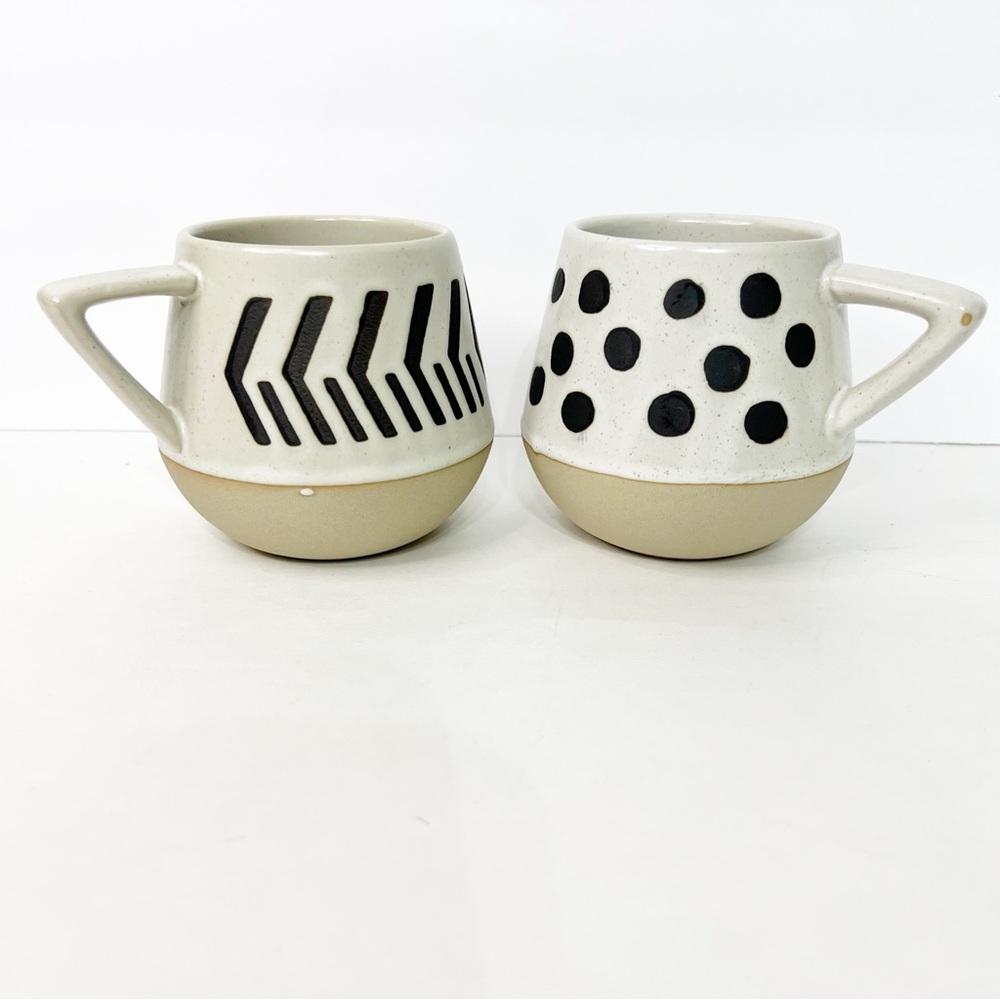 Set of 2 Modern Ceramic Coffee Mugs – Black Dot & Arrow Print